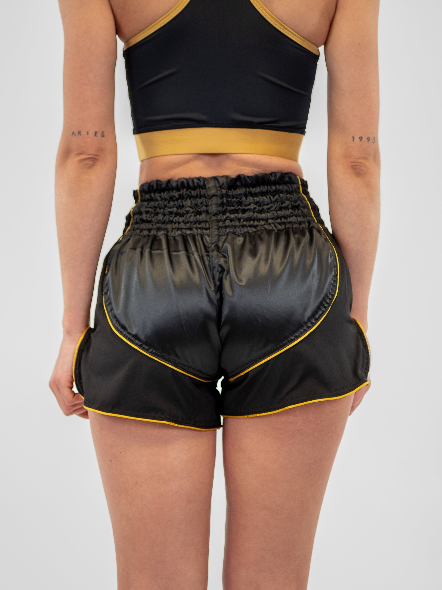 SHORT KICK SIAM BLACK GOLD WOMEN