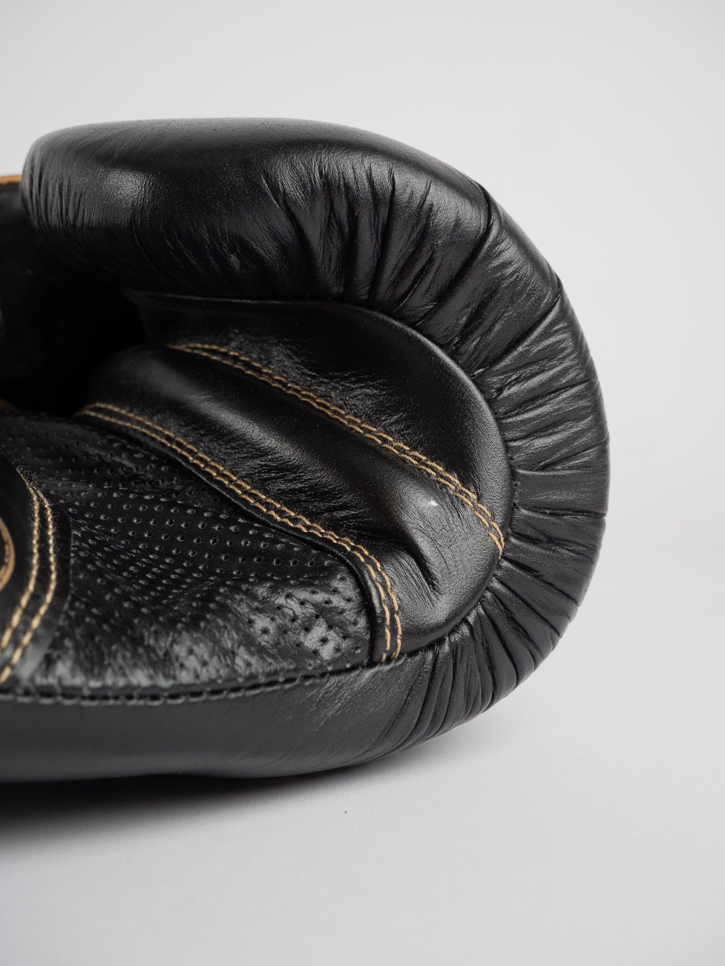 TITAN BLACK GOLD BOXING GLOVES