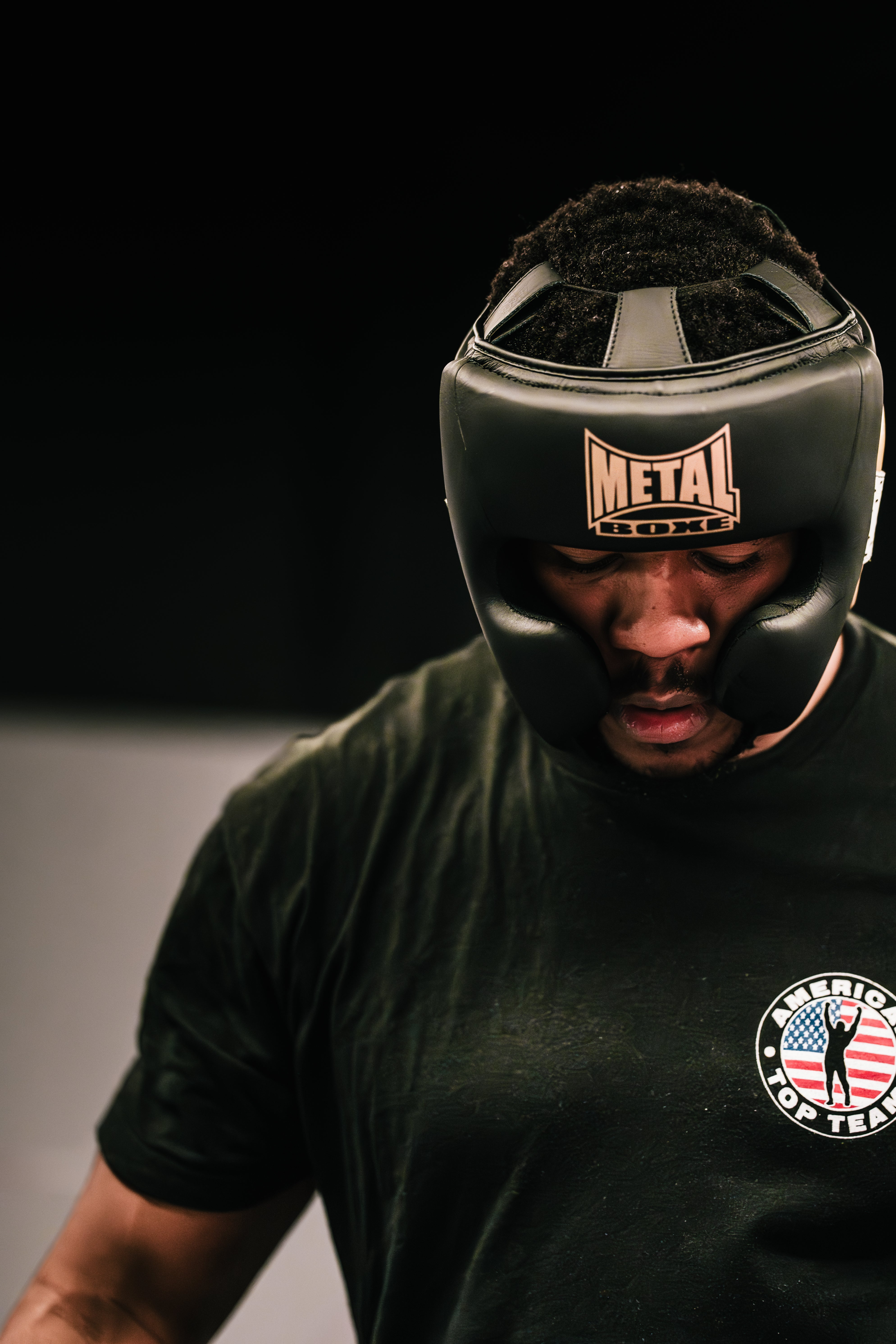 oumar sy sparring mma boxe metal combat sports helmet casque pro cuir legacy american top team ufc